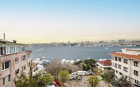 Flat With Sea View Near Uskudar Ferry Station